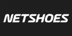 Un logotipo sobre un fondo oscuro que muestra la palabra "Netshoes" en letras mayúsculas blancas y en negrita simboliza estrategias efectivas de marketing digital.