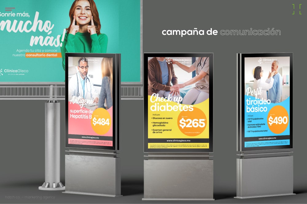Tres carteles publicitarios que promocionan diversos controles y servicios médicos, incluidos controles de hepatitis, diabetes y tiroides, con precios y datos de contacto de una clínica médica.