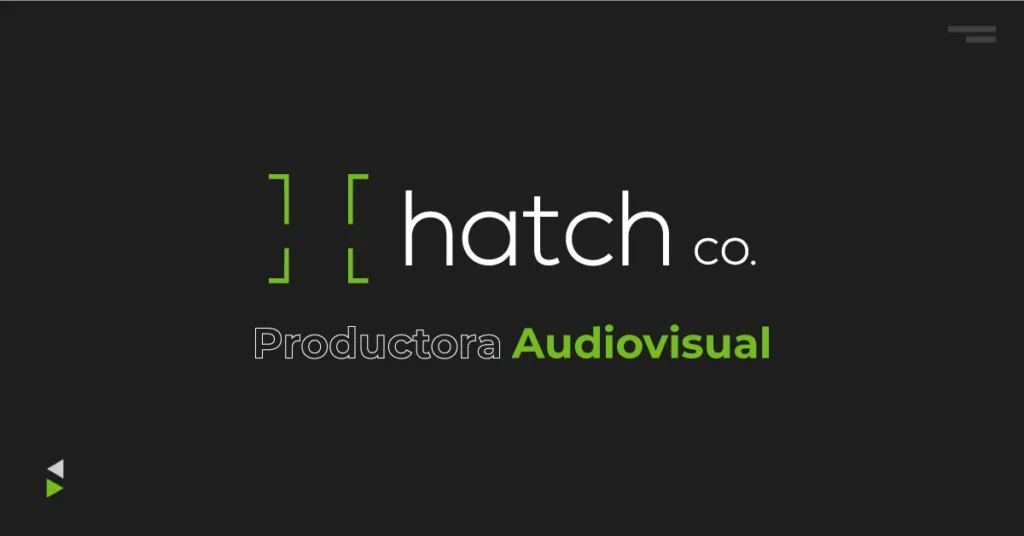 Logotipo de Hatch Co. con texto "Productora Audiovisual" sobre fondo negro, con corchetes verdes alrededor de la palabra "hatch" y texto verde para "Audiovisual", perfecto para edición de audio y video y Contenidos multimedia.